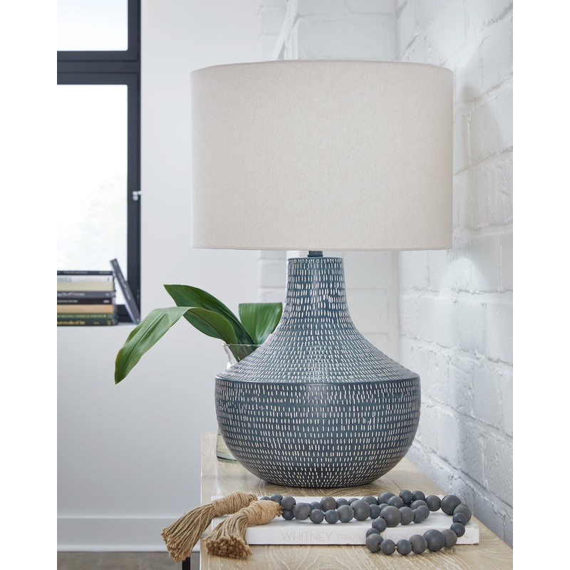 Schylarmont Metal Table Lamp (1/CN)