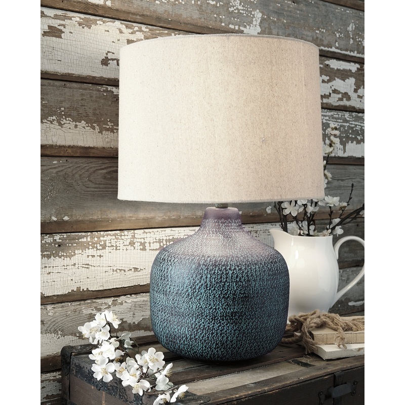 Malthace Metal Table Lamp (1/CN)