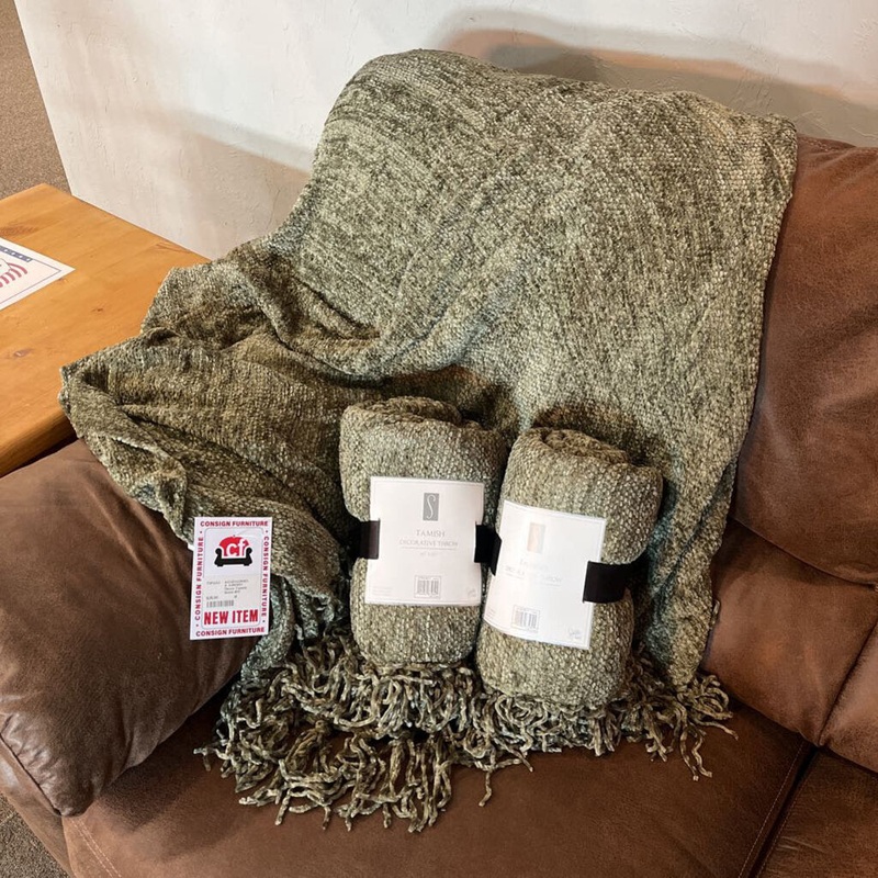 A A1001051 Throw Tamish Green