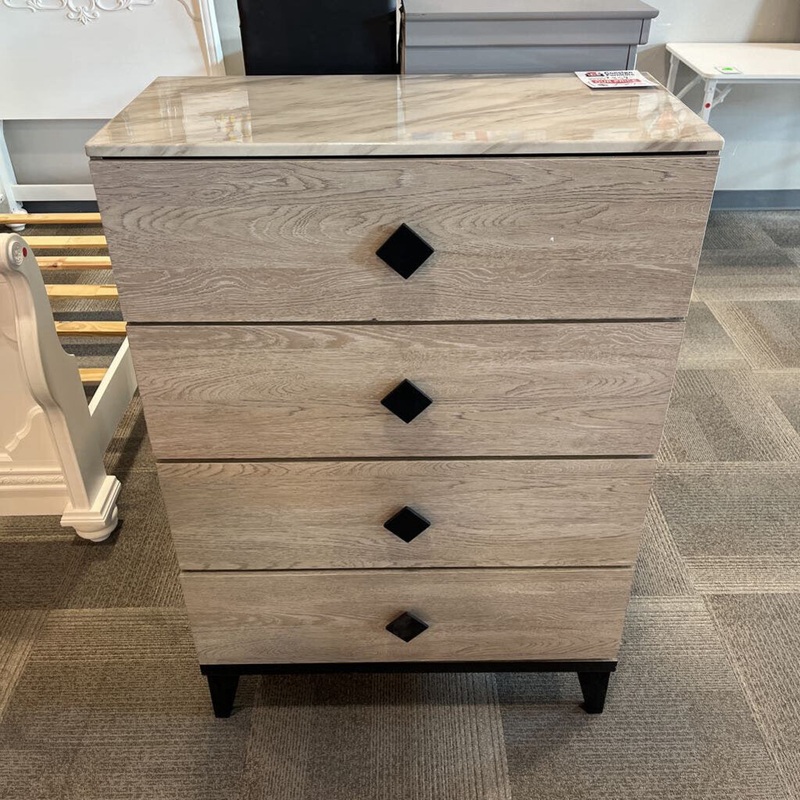 HOB 1524-9 Chest Sand