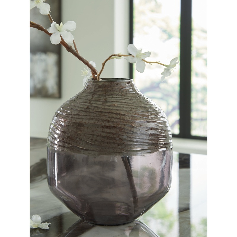 Harpwick Vase