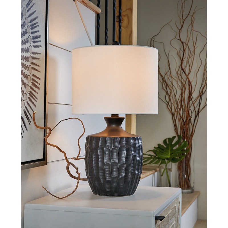 Ellisley Ceramic Table Lamp (1/CN)